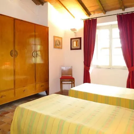 Montecolognola Sleeps 16 Pool Wifi Holiday home *